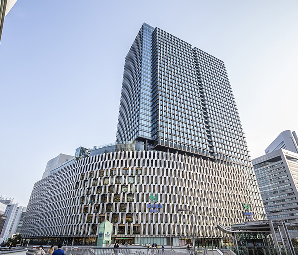 よつば総合大阪事務所のビル外観